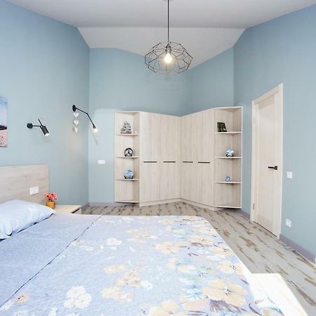 Luxury Apartment In The Heart Odesa Exterior foto
