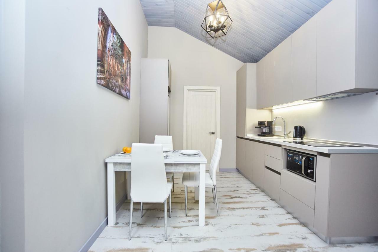 Luxury Apartment In The Heart Odesa Exterior foto