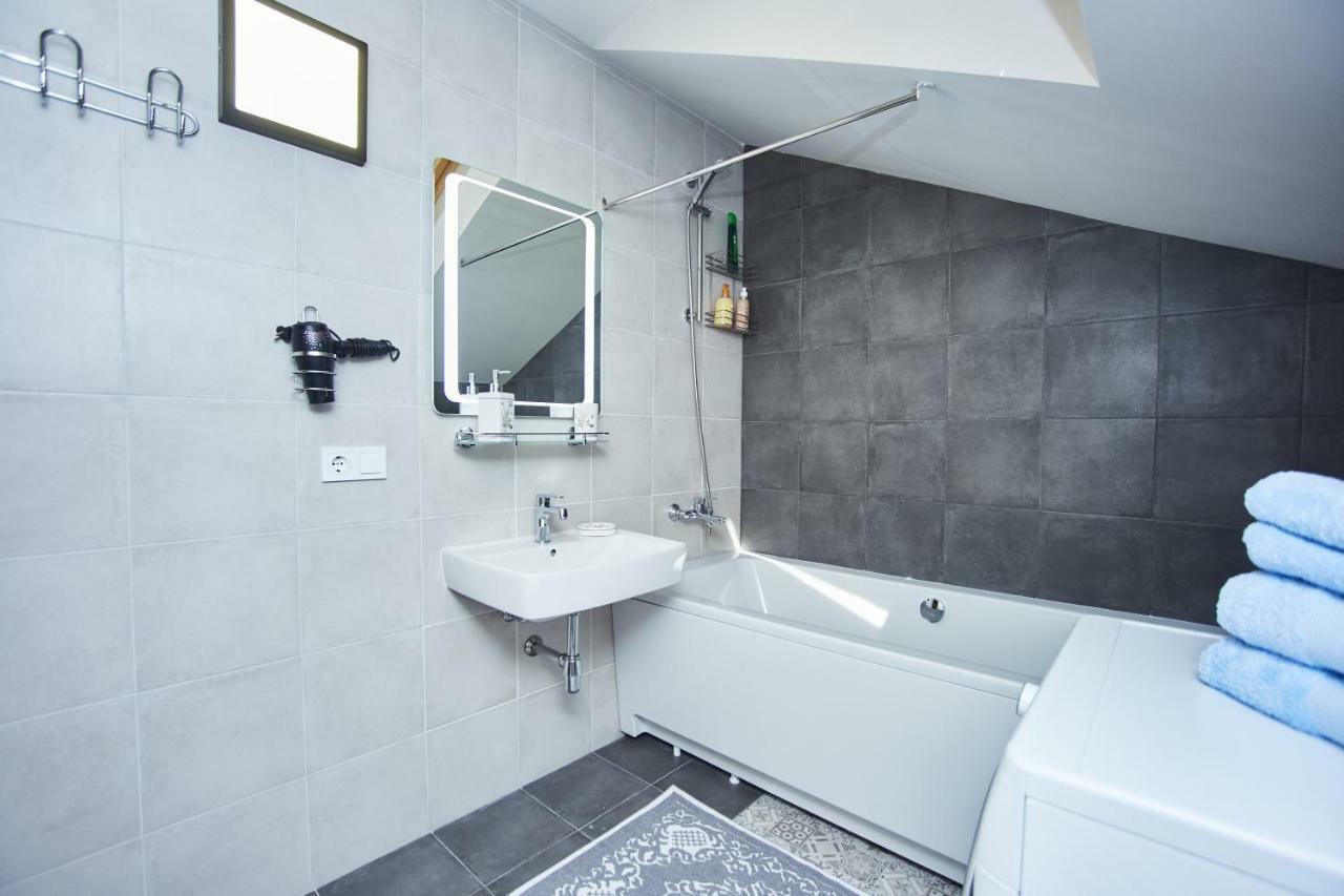 Luxury Apartment In The Heart Odesa Exterior foto
